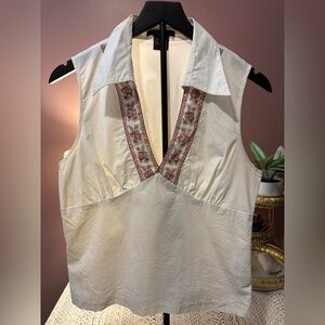 Vintage Sleeveless top lace roses with delicate beading at v-neck. Side zip.